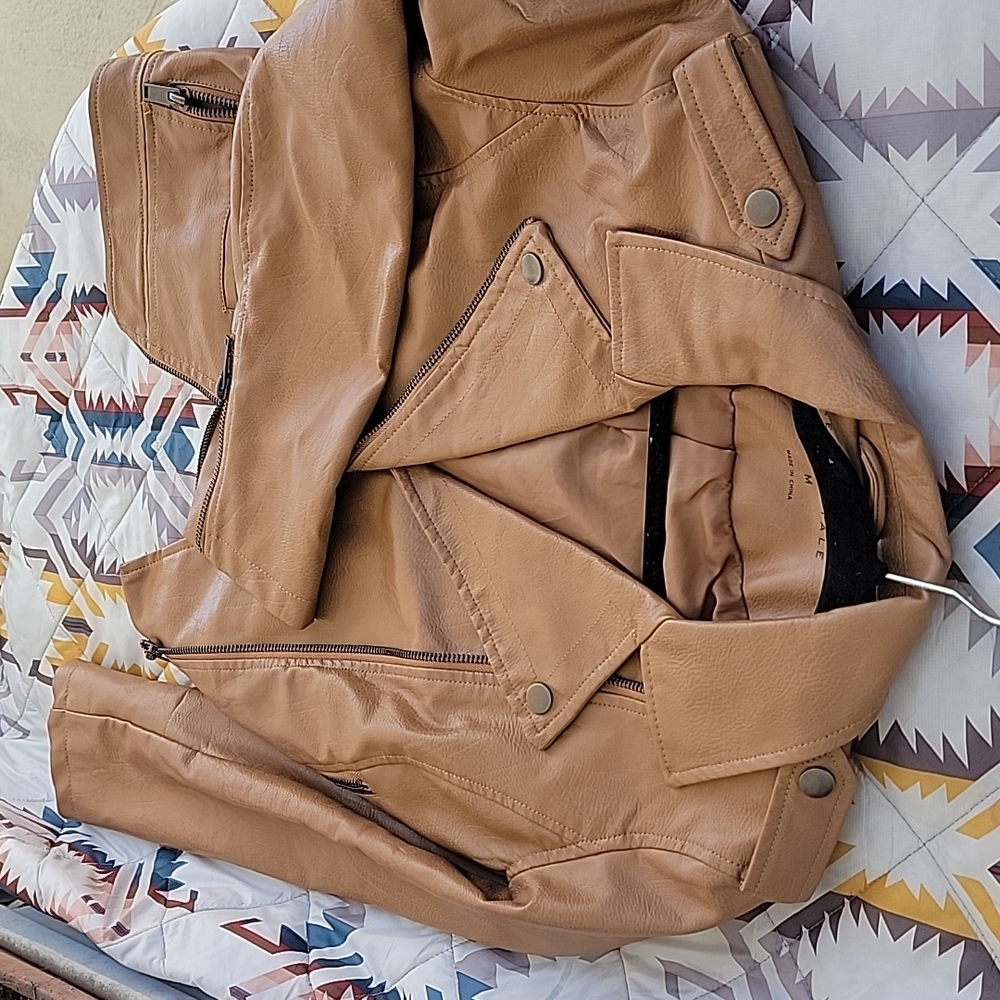 Leather jacket - Picture 2 of 3
